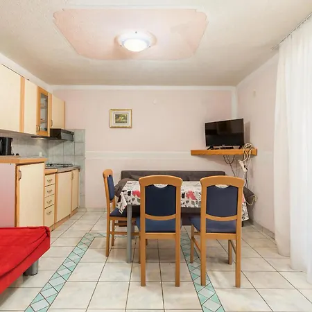Apartment Gorgeous In With Kitchen Fazana