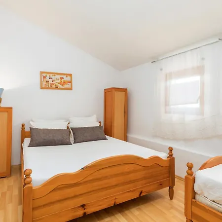 1 Bedroom Front In *