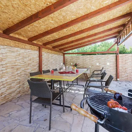 1 Bedroom Front In *